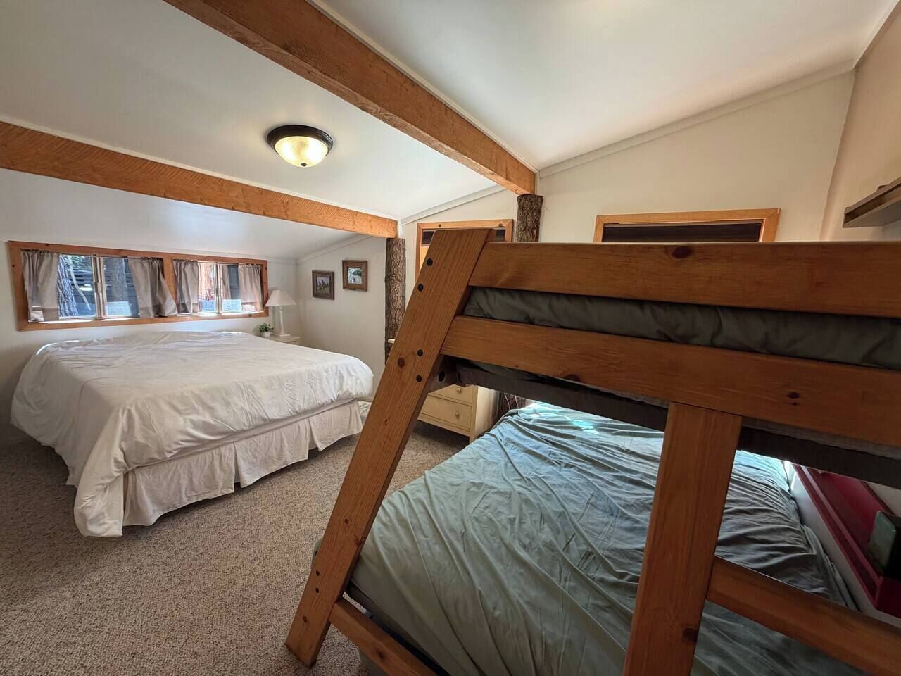 Desk, WiFi, bed sheets