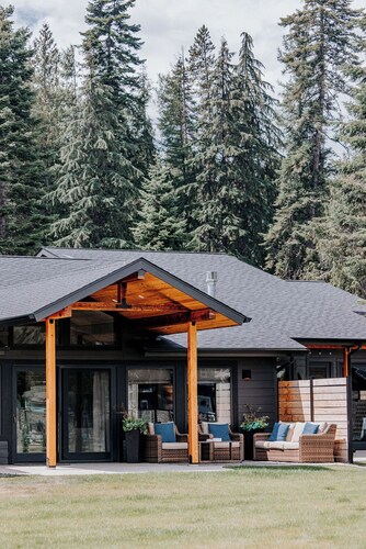 Northern Pines-Lakefront Cabin on Priest Lake, Private Boat Slip