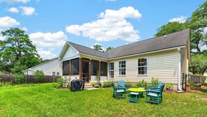 A single-story house with a covered patio area. - Sweetgrass Cottage, Pond Views, Pet Friendly, Boat Trailer Parking & Fireplace (Georgetown)