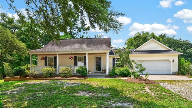 Exterior - Sweetgrass Cottage, Pond Views, Pet Friendly, Boat Trailer Parking & Fireplace (Georgetown)