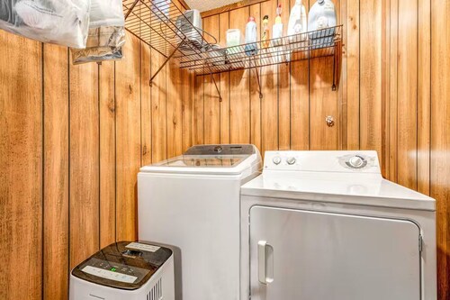 Beech Mountain Condo | Pool, Hot Tub + Fireplace