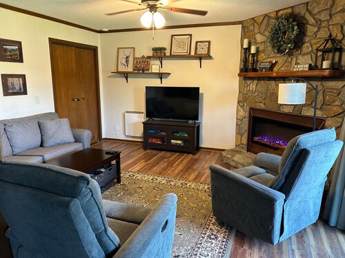 Beech Mountain Condo | Pool, Hot Tub + Fireplace