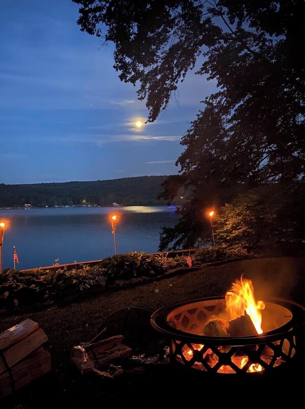 Fireplace - Beautiful Lakefront Property (Alpine)