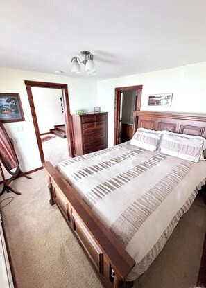 Room - Beautiful Lakefront Property (Alpine)