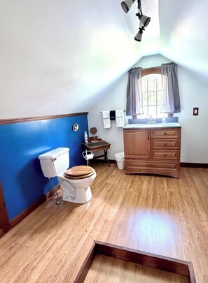 Bathroom - Beautiful Lakefront Property (Alpine)