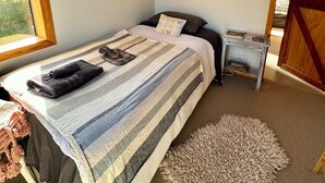 2 bedrooms, WiFi (free), bed sheets