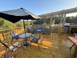 Outdoor dining - Fantastic view on the top of the mountain w/patio (Birchwood)