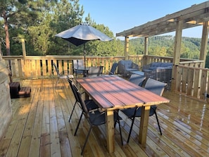 Outdoor dining - Fantastic view on the top of the mountain w/patio (Birchwood)