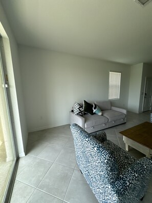 Unclassified image, 4 of 26, button - New 3BR Townhome in Naples - Resort Pools & Gym (Naples)