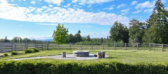 66 Acres · Barn Lounge · Fire Pits · Sleeps 13
