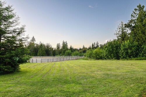 66 Acres · Barn Lounge · Fire Pits · Sleeps 13