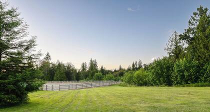 66 Acres · Barn Lounge · Fire Pits · Sleeps 13