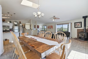 Dining - Red Rock Views & Sunset Decks & Walk to Trail in West Sedona (Sedona)