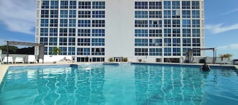 Studio Apartment in Coronado: Close to Beaches, Restaurants, Bars, and Cafés