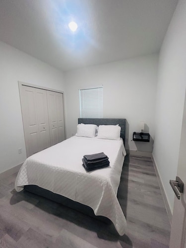 Spacious 4-bedroom house in marvelous Ocala close to shopping and dining