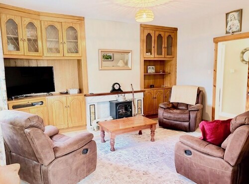 Spacious 5-Bedroom Irish Home Near Galway, Athlone & Ballinasloe