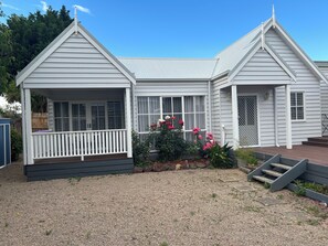 Unclassified image, 2 of 16, button - Cozy cottage for two (Safety Beach)