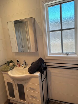 Unclassified image, 5 of 16, button - Cozy cottage for two (Safety Beach)