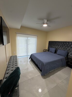 Iron/ironing board, WiFi, bed sheets - Grandville Getaway apartment (Homestead)