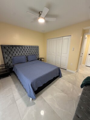 Iron/ironing board, WiFi, bed sheets - Grandville Getaway apartment (Homestead)