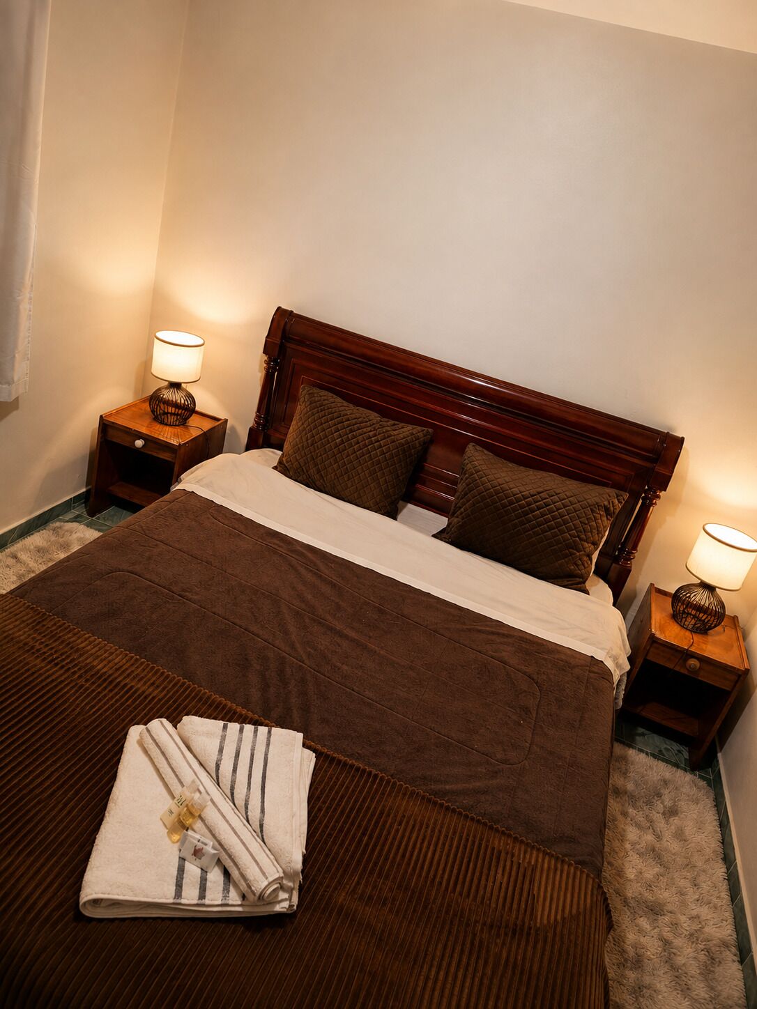Iron/ironing board, WiFi, bed sheets