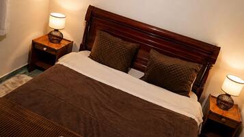Iron/ironing board, WiFi, bed sheets