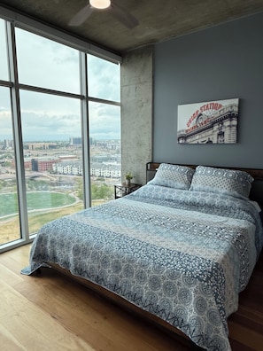 Room - Luxury High Rise, Mountain Views, Union Station (Denver)