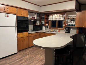 Private kitchen - Cute 3-bedroom country cottage in peaceful Pine Valley (Columbus)
