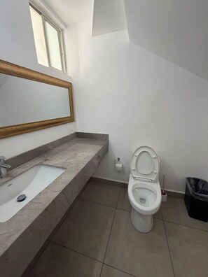 Bathroom - Vrbo Property (Ciudad Apodaca)