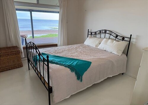 Haven at Hardwicke | Absolute Beachside Escape with Stunning Bay Views