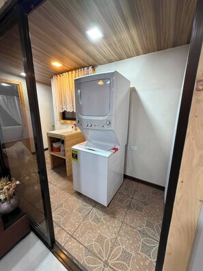 Bathroom - Serene 2-bedroom house in La Cima De Dota, a perfectly quiet stay. (Tres de Junio)