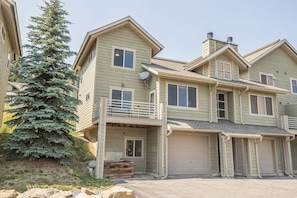 Unclassified image, 2 of 20, button - New Listing ! Deer Run Condo Electric Fireplace, Balcony & Mountain Views Near Big Sky Resort (Big Sky)