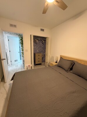 Room - Vibrant Apartment (Homestead)