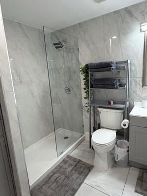 Bathroom - Vibrant Apartment (Homestead)