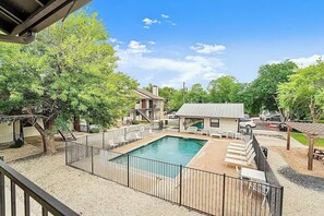 Pool - Stylish King Suite~Pool~Fast Wi-Fi~Near Austin (Round Rock)