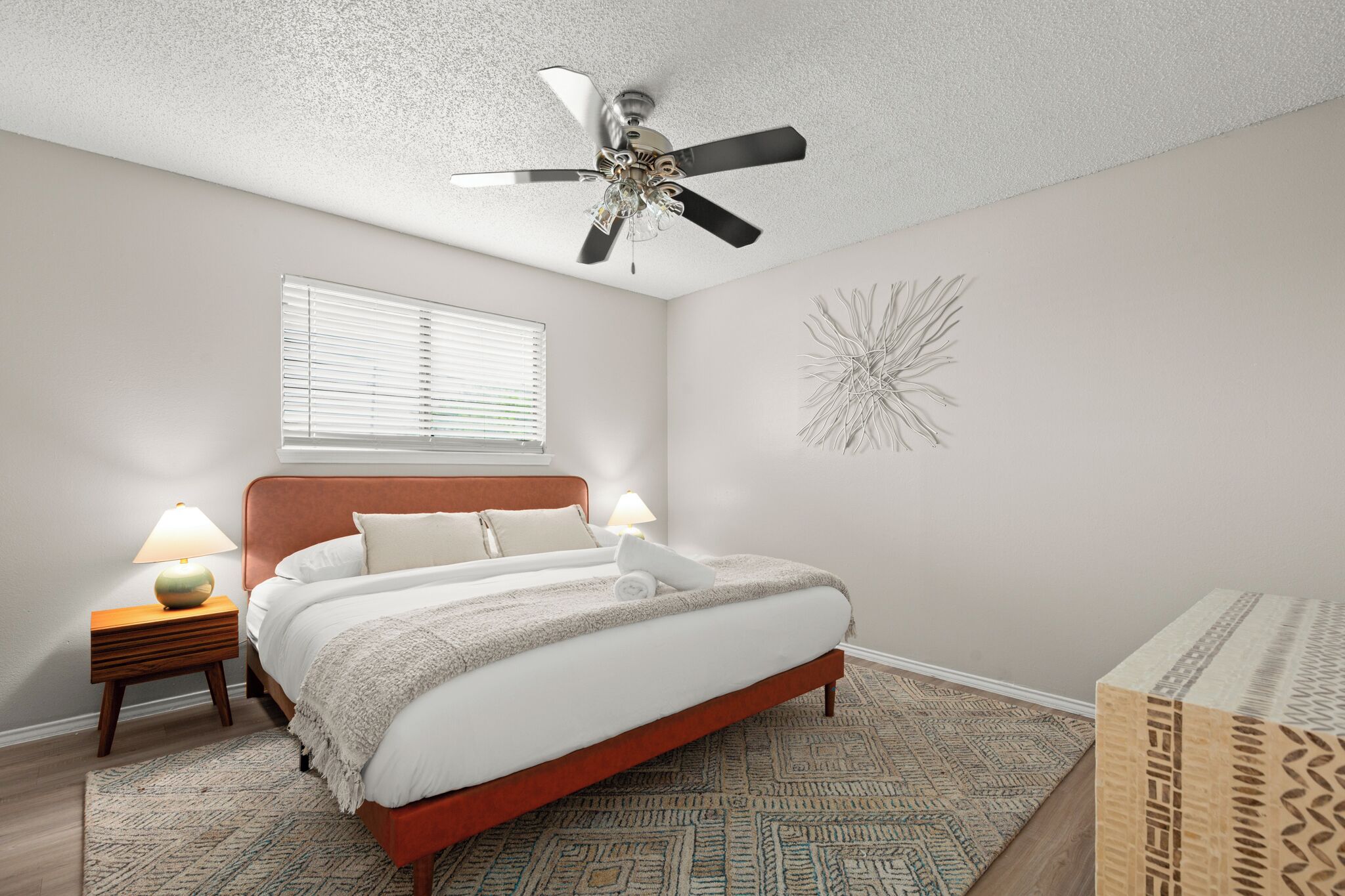 Iron/ironing board, WiFi, bed sheets