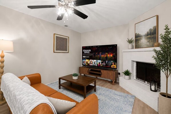 Living area - Stylish King Suite~Pool~Fast Wi-Fi~Near Austin (Round Rock)