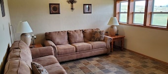 Welcome to Houston Creek House, a cozy two-bedroom getaway near Freedom, OK