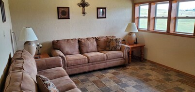 Welcome to Houston Creek House, a cozy two-bedroom getaway near Freedom, OK