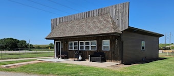 Welcome to Houston Creek House, a cozy two-bedroom getaway near Freedom, OK