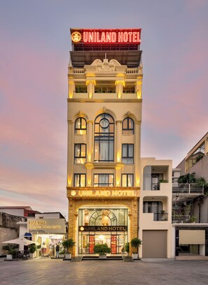 Front of property - Uniland Ninh Bình Hotel (Hoa Lu)