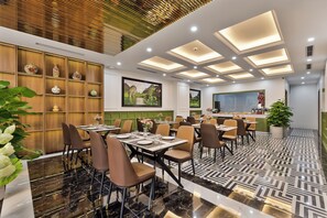 Breakfast area - Uniland Ninh Bình Hotel (Hoa Lu)