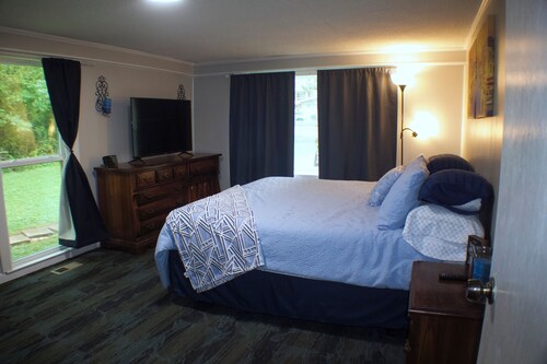 Spacious 4-bedroom house in charming Ringgold with big yard and pet friendly.
