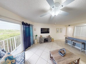 Living area - Florida Keys Escape Beach, Pool & Marina 2BR (Tavernier)