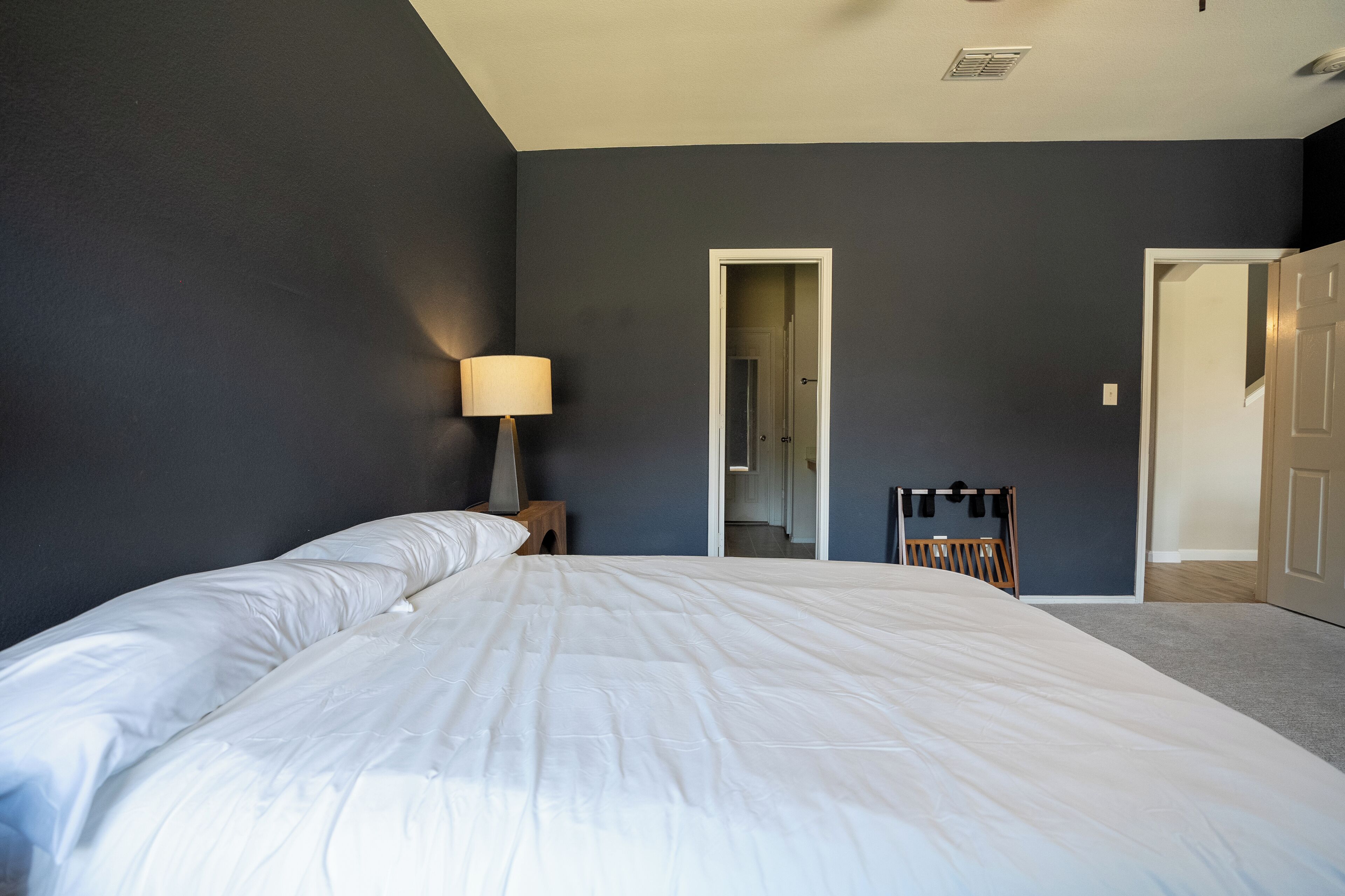 5 bedrooms, desk, iron/ironing board, WiFi