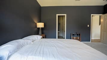 5 bedrooms, desk, iron/ironing board, WiFi