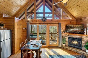 Dining - Crescent Lake 1-Min Walk to Beach + Public Boat Launch Kayaks, Paddleboards (Raymond)