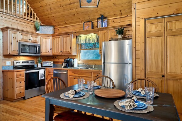 Private kitchen - Crescent Lake 1-Min Walk to Beach + Public Boat Launch Kayaks, Paddleboards (Raymond)