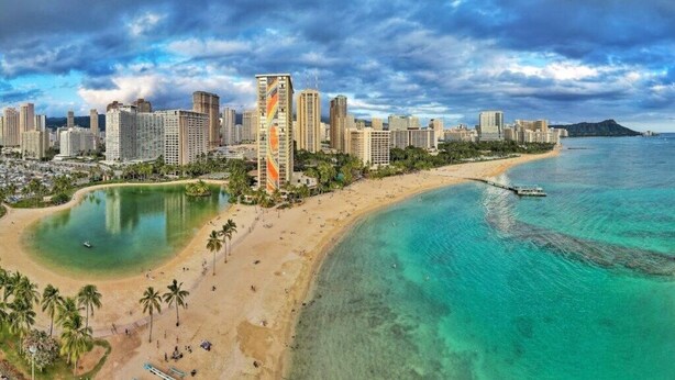 On the beach - Waikiki | Resort Lagoon Stay | Pools & Beach Access (Honolulu)