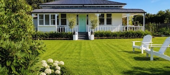Lady Geraldine Boutique Adults Only Villa & Guesthouse. Plus NZ made Hottub